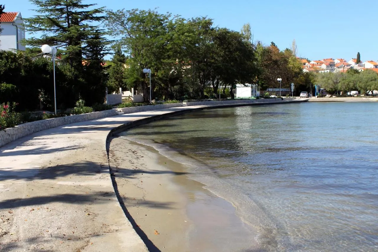 Apartments With A Parking Space Kali, Ugljan - 14590 0*, Kali Croatia