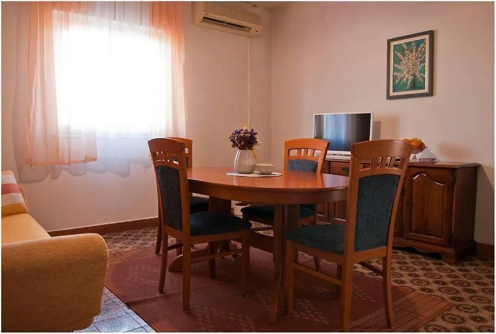 Apartments With A Parking Space Kali, Ugljan - 14590 Croatia